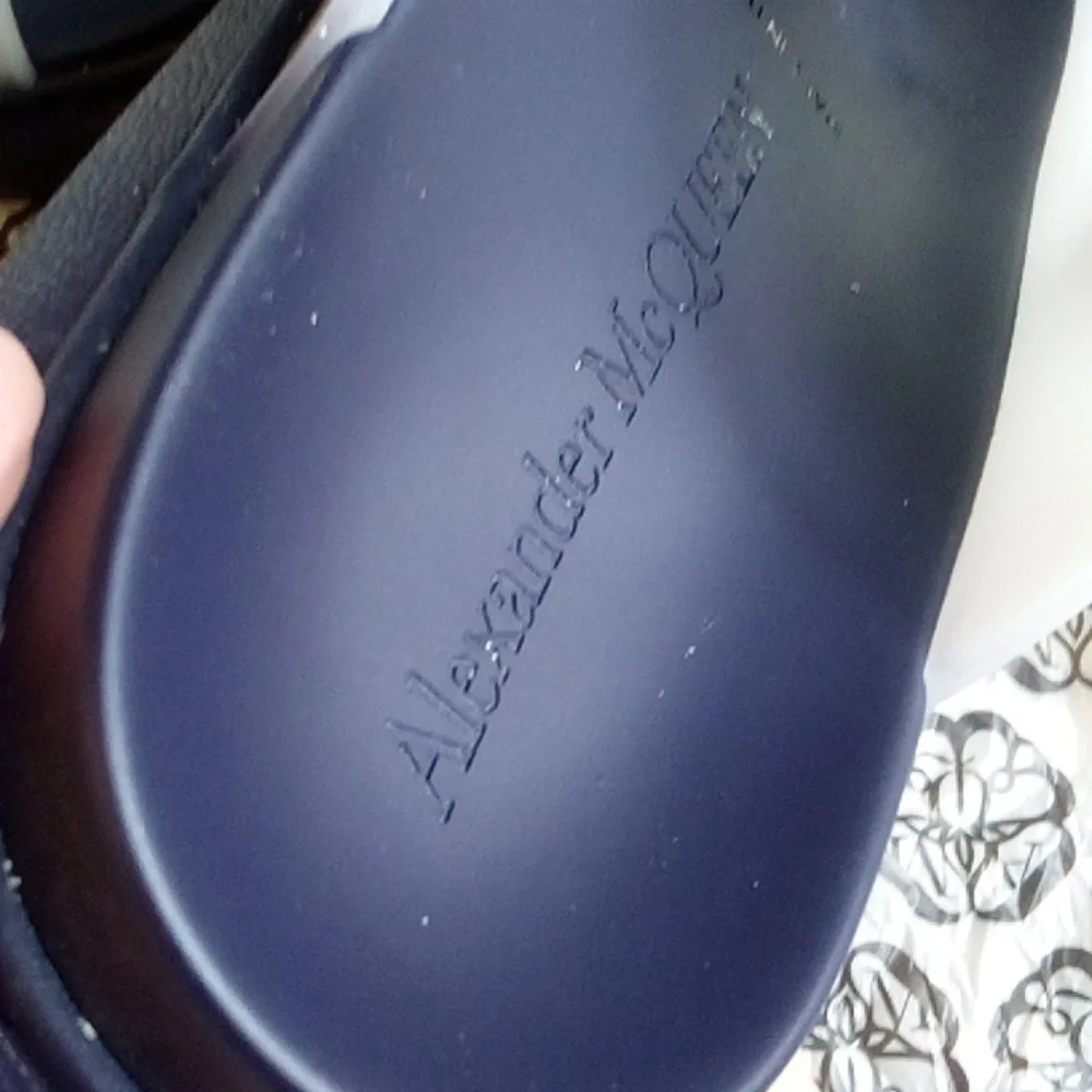 McQueen white pool slides like new EU 42 USA 10 - exactly 11.5" long - Picture 4 of 9